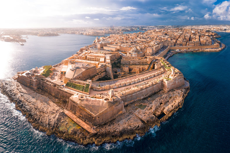 Główny fort w Valletcie - Fort St Elmo na brzegu Sciberras Peninsula